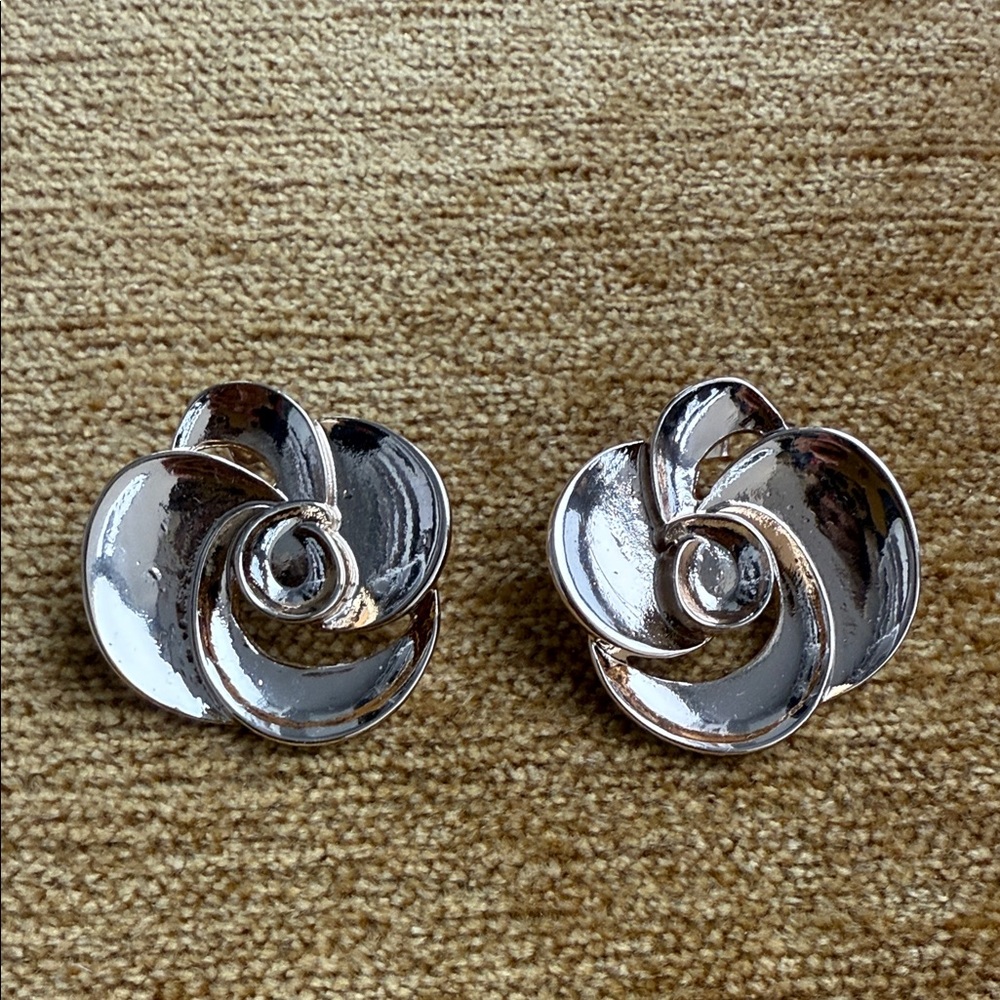 Elegant Silver Swirl Earrings